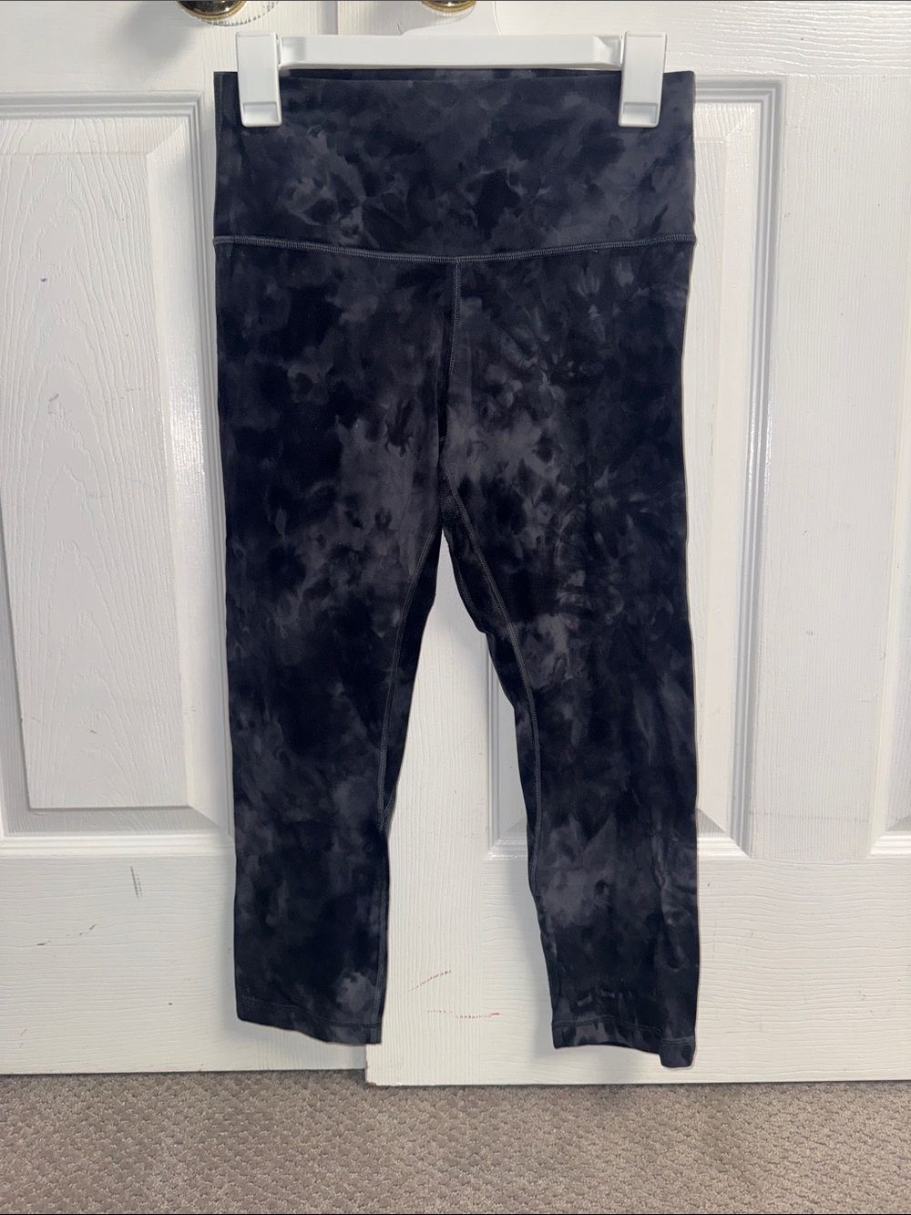 Lululemon Black Tie-Dye Capri Leggings Womens Size 8